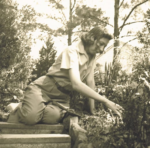Eudora Welty in her garden. Courtesy Eudora Welty LLC.