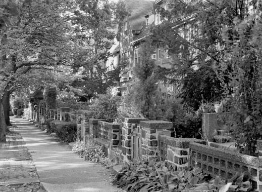 Greenway Terrace, Forest Hills Gardens. Queens, NY. Photograph by Carol Betsch, 2001.